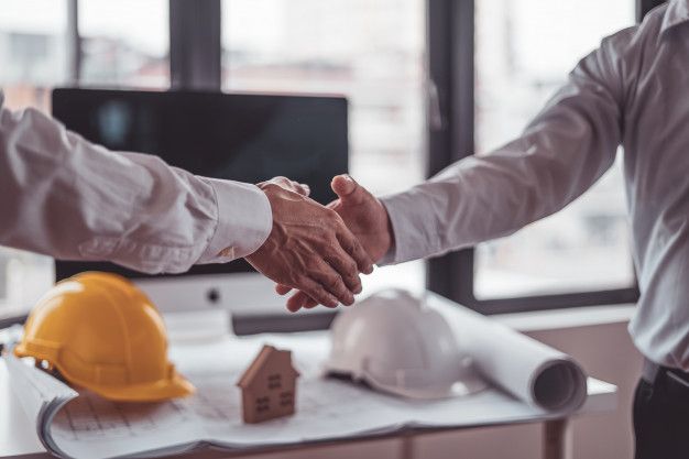 Engenheiros e parceiros da construção civil